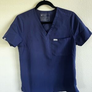 Figs Catarina One Pocket Scrub Top in Navy, Size Small
